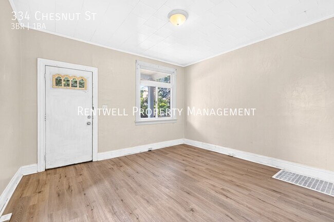 Photo - 334 Chesnut St- House