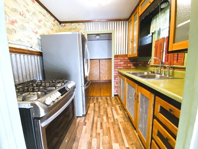 Foto del edificio - Updated West Side Home - 2 bedroom  1 bath