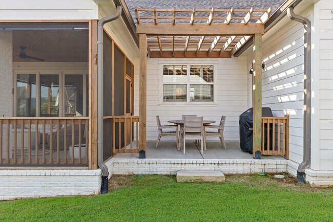 Foto del edificio - Home for sale in prestigious Black Creek!