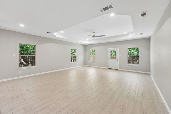 Building Photo - 2808 Binyon St
