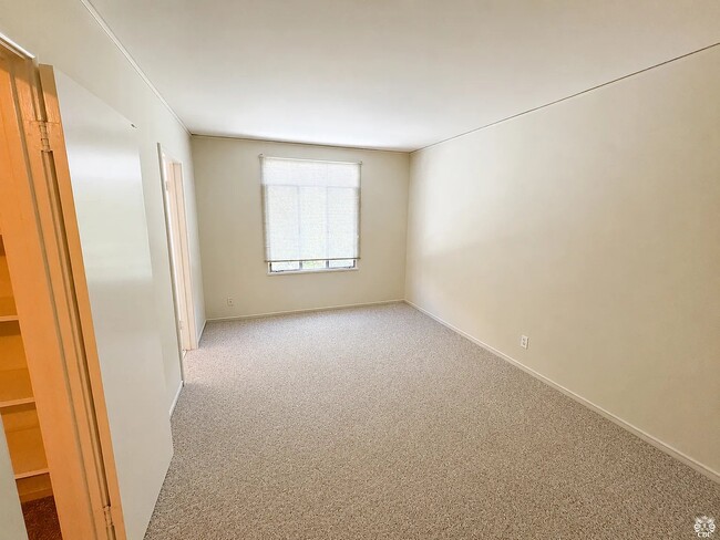 Building Photo - 24 Baytree Way