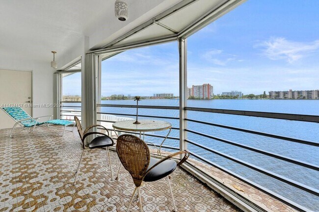 Foto del edificio - 1140 NE 191st St