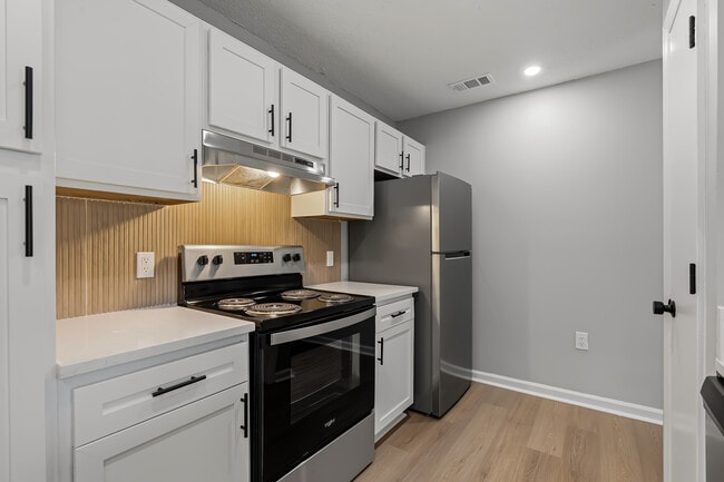 Building Photo - The Pointe @ Apex Apartments