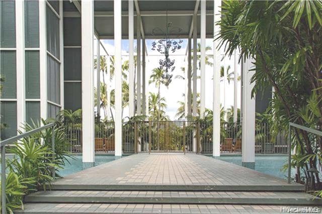 Building Photo - 4999 Kahala Ave