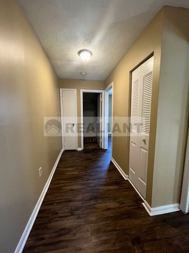 Foto del edificio - 1646 Foxhaven Dr