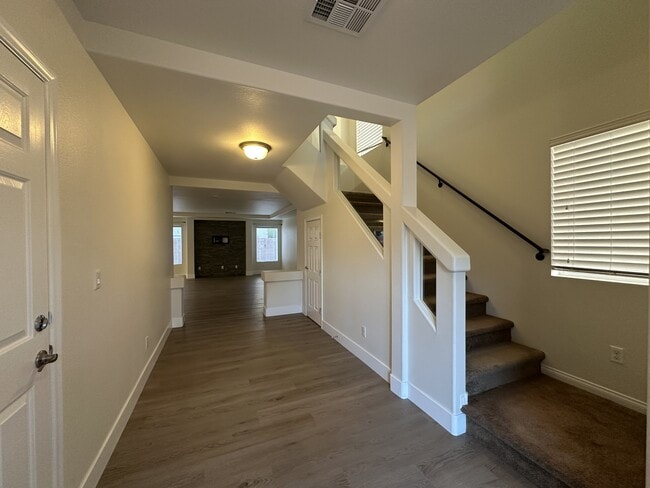 Building Photo - 6752 Philharmonic Ave