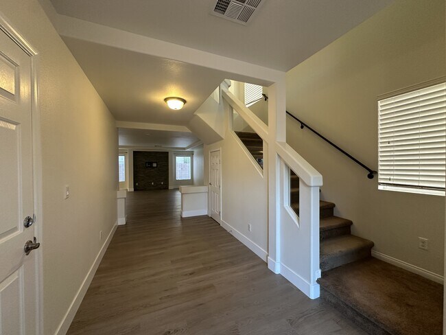 Foto del edificio - 6752 Philharmonic Ave