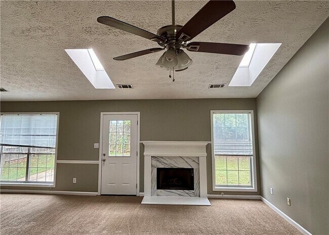 Foto del edificio - 2900 Camelot Woods Dr NW