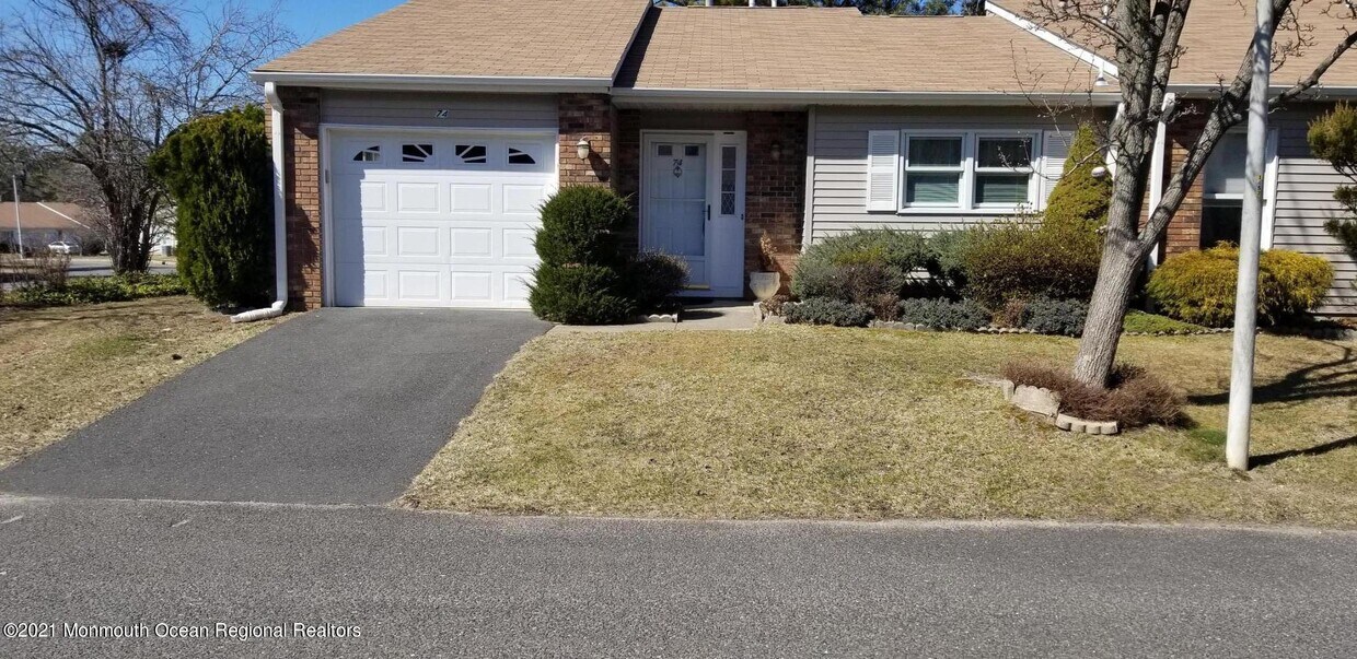Foto principal - 74 Woodshill Dr N
