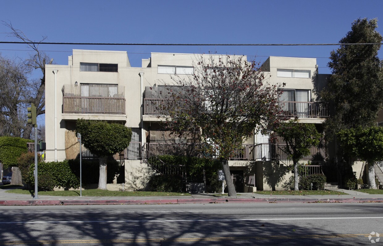 Foto del edificio - 12653 Oxnard St