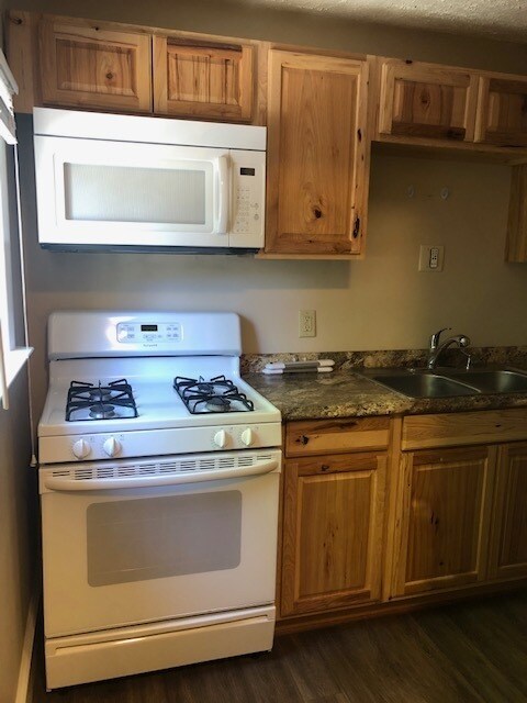 Building Photo - Adorable Studio Apartment in Haymont!