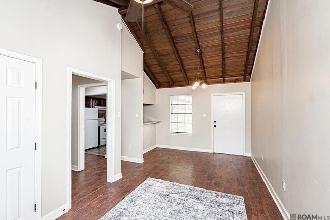 Building Photo - 3003 Greenwood Dr