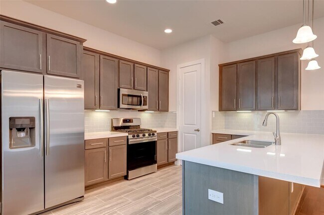 Building Photo - 1844 Parana Dr