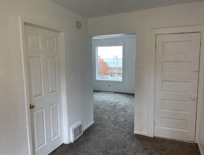 Foto del edificio - 627 E 5th St