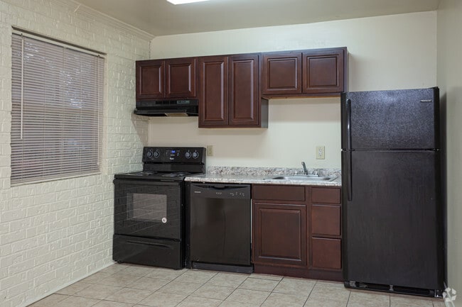 2 BR, 1 BA - 748 SF - The Bengal