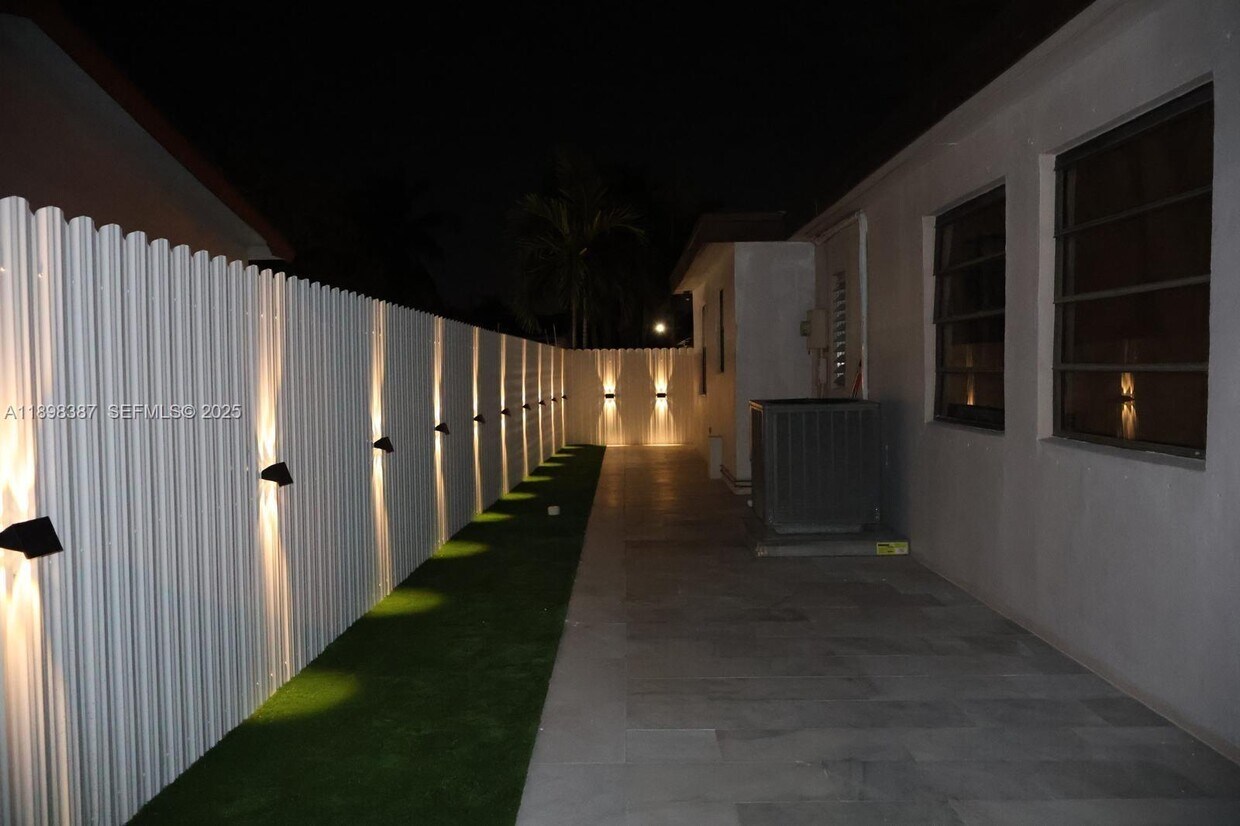 Foto principal - 9701 SW 30th St