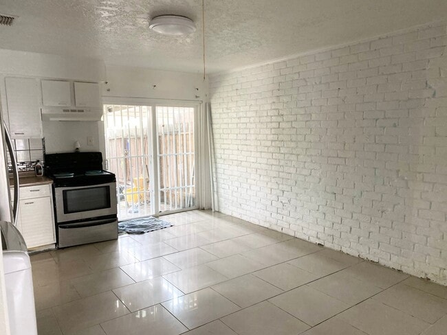 Foto del edificio - 7449 Cook Rd