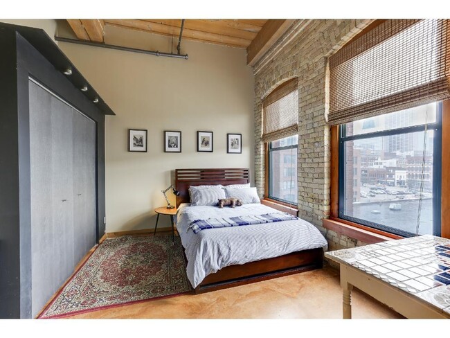 Foto del edificio - 210 N 2nd St