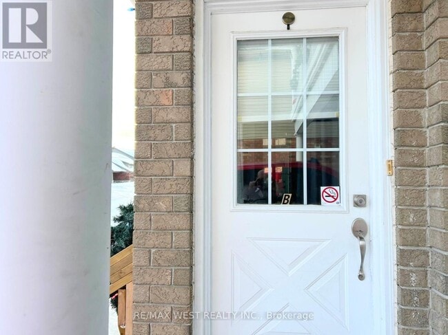 Building Photo - 358 Edgehill Dr