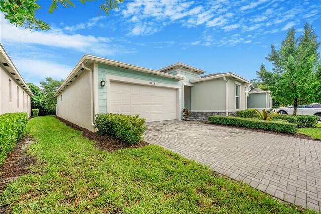 Building Photo - 6818 Pointe of Woods Dr