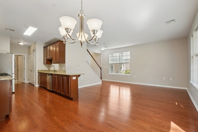 Living Room - 401 Waterview Ct