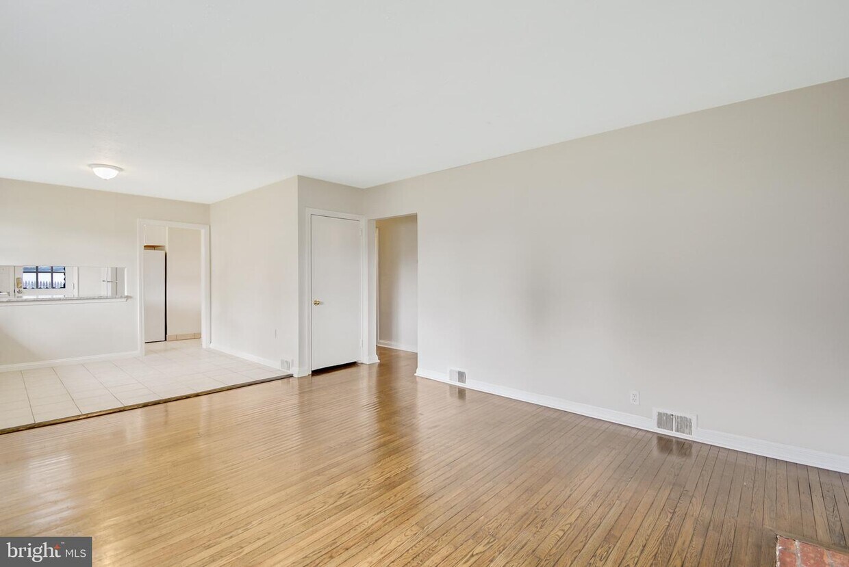 Foto principal - 2033 Sproul Rd