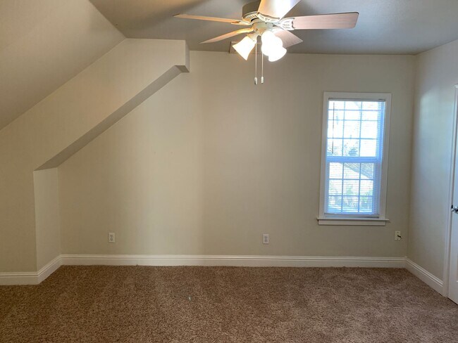 Building Photo - Cute Chico Charmer/Close to downtown and C...