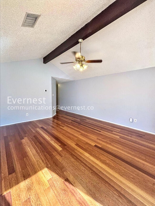 Building Photo - 915 Pyegrave Pl