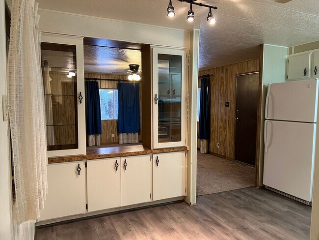 Foto del edificio - 2 bed, 1.5 bath w/Garage in Fairway Park