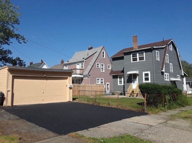 Building Photo - 3430 Winsford Rd