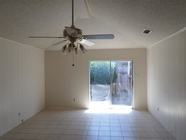 Building Photo - 1026 Egyptian Dr
