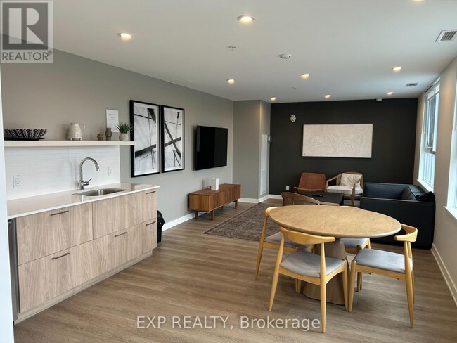 Building Photo - 19 Robinson Ave