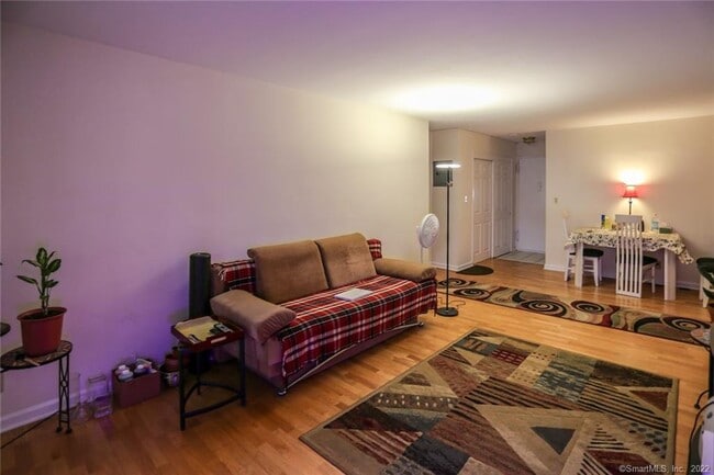 Building Photo - 91 Strawberry Hill Ave
