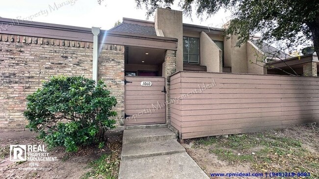 Photo - 3045 Park Ln House