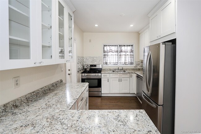 Foto del edificio - 987 Kings Pkwy