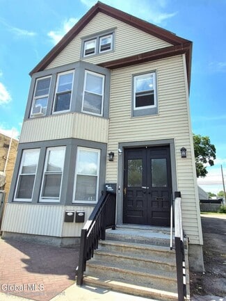 Building Photo - 445 5th Ave
