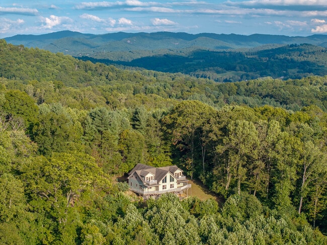 Building Photo - 452 Lotawatah Dr