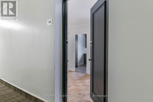 Building Photo - 110 S Forster Park Dr