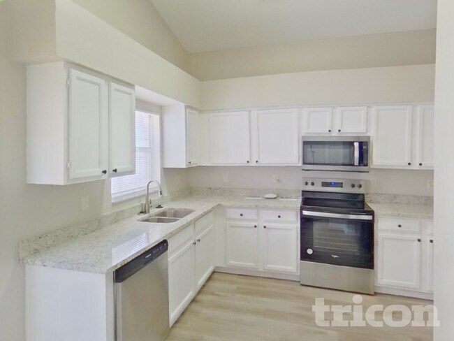 Building Photo - 4726 Bloom Dr