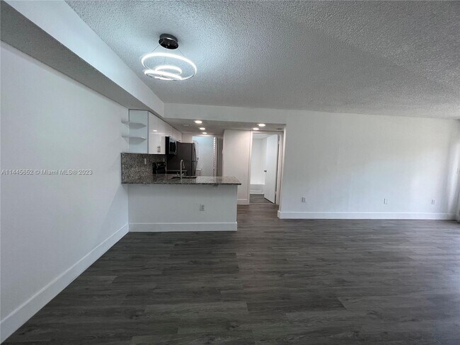 Foto del edificio - 7235 NW 179th St
