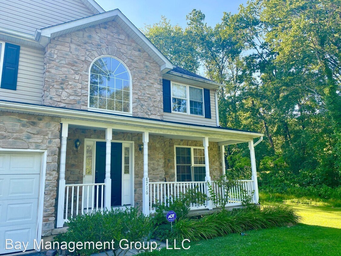 Primary Photo - 4 br, 2.5 bath House - 8716 Gerst Ave