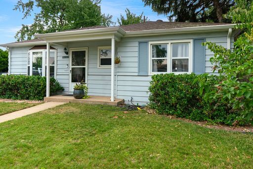 Furnished 3 Bedroom / 1 Bath – Available Now (3+ Month Stay) Prime Location Near Old Town Arvada! - Furnished 3 Bedroom / 1 Bath – Available Now (3+ Month Stay) Prime Location Near Old Town Arvada!