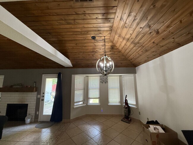 Foto del edificio - Unique single-story home for lease in the ...