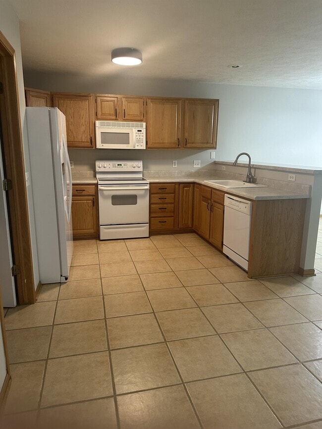 Building Photo - 2021 Sawyer Pl