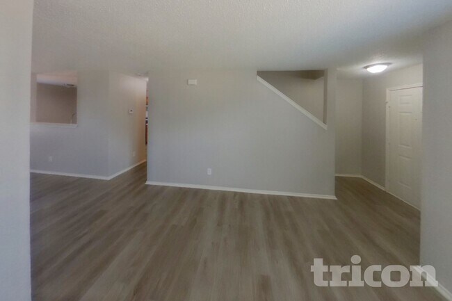Foto del edificio - 1688 Wildrose Dr