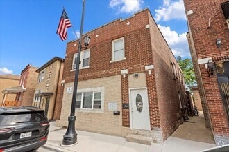 Building Photo - 7136 Windsor Ave