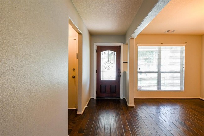 Foto del edificio - 4819 Fair Oak Dale Ln