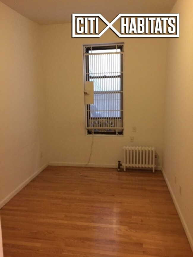 Building Photo - 302 E 94th St