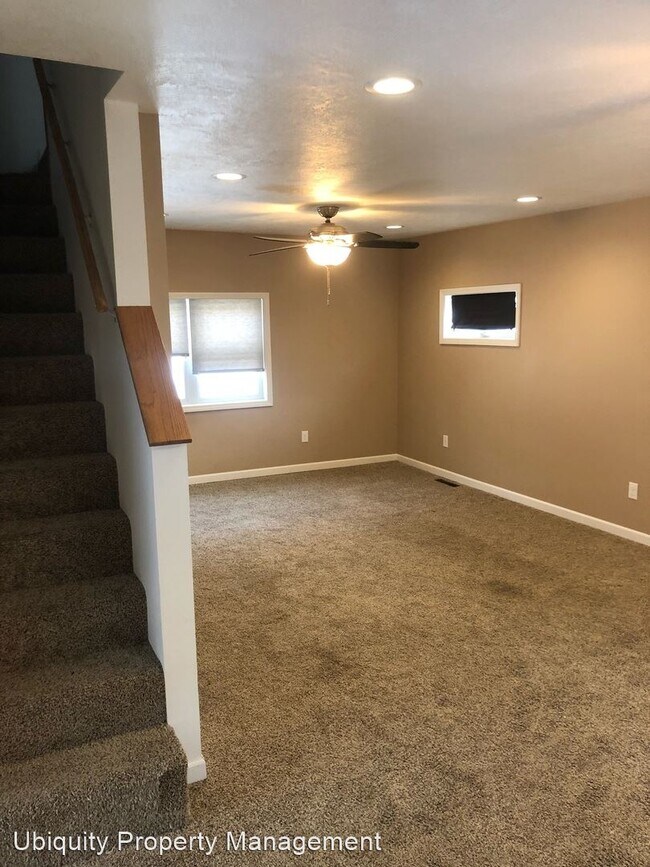 Building Photo - 2 br, 1.5 bath House - 506 Summit Drive House
