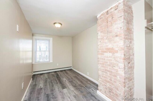 Foto del edificio - 2818 Whitney Ave